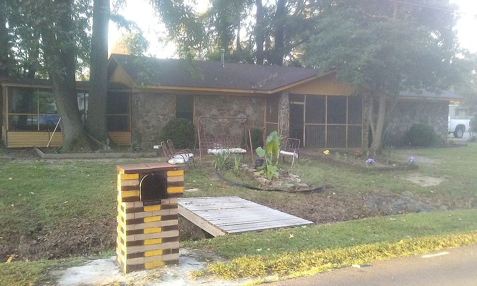 1st image of 701 E Crowly St