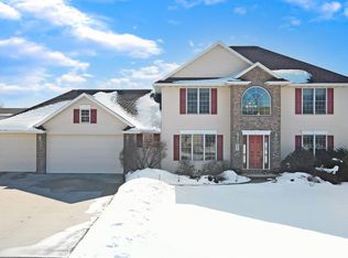 957 Green Ridge Dr, De Pere, WI 54115