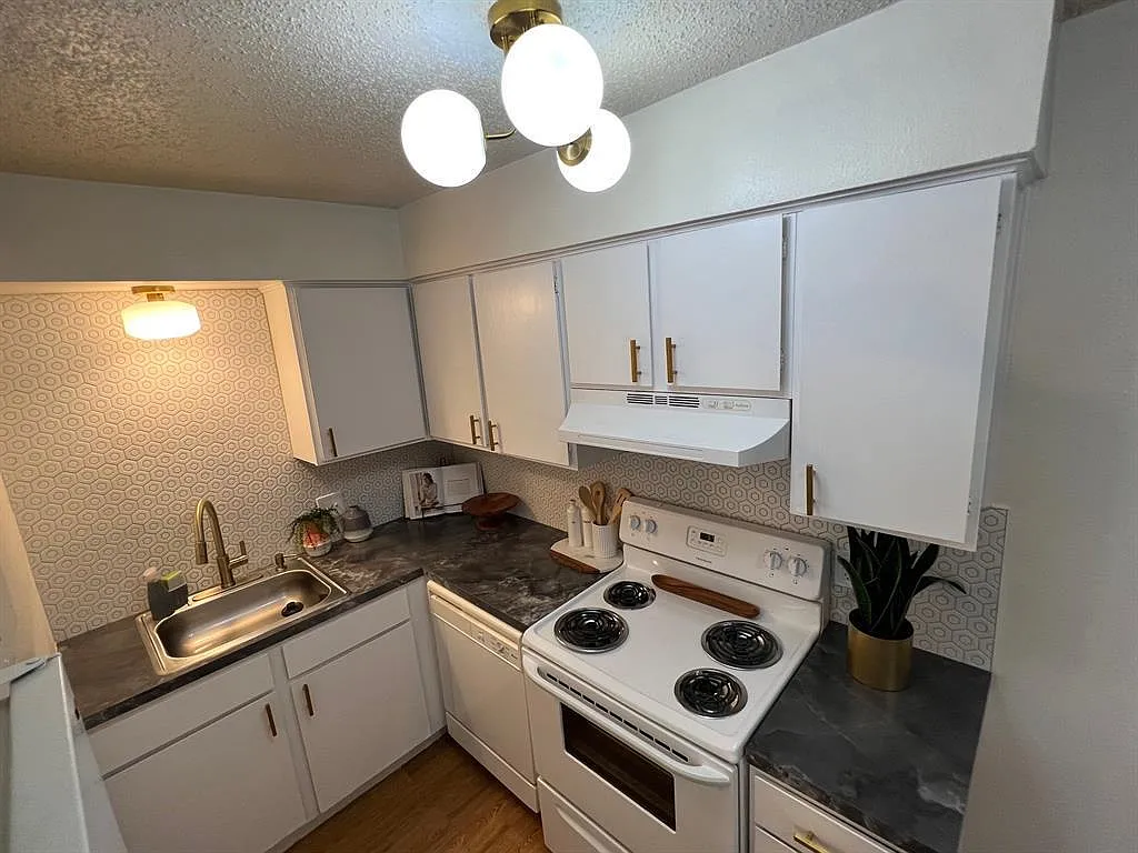 1 bed, 1.0 bath, 409 sqft, $1,200 — Photo 4
