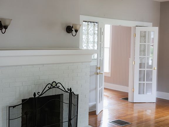 5th image of 6121 N College Ave