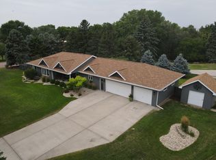 1010 Chalkstone Dr, Mitchell, SD 57301