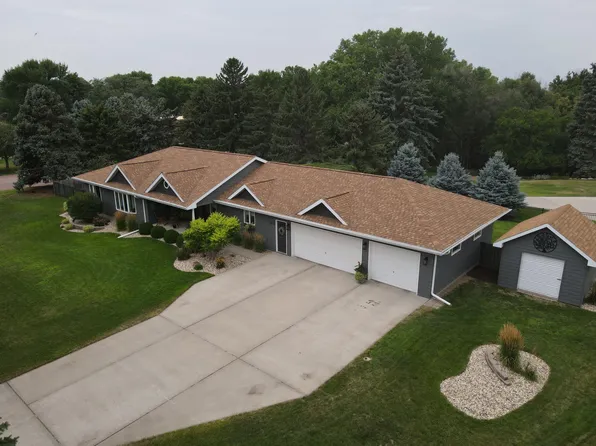 1010 Chalkstone Dr, Mitchell, SD 57301
