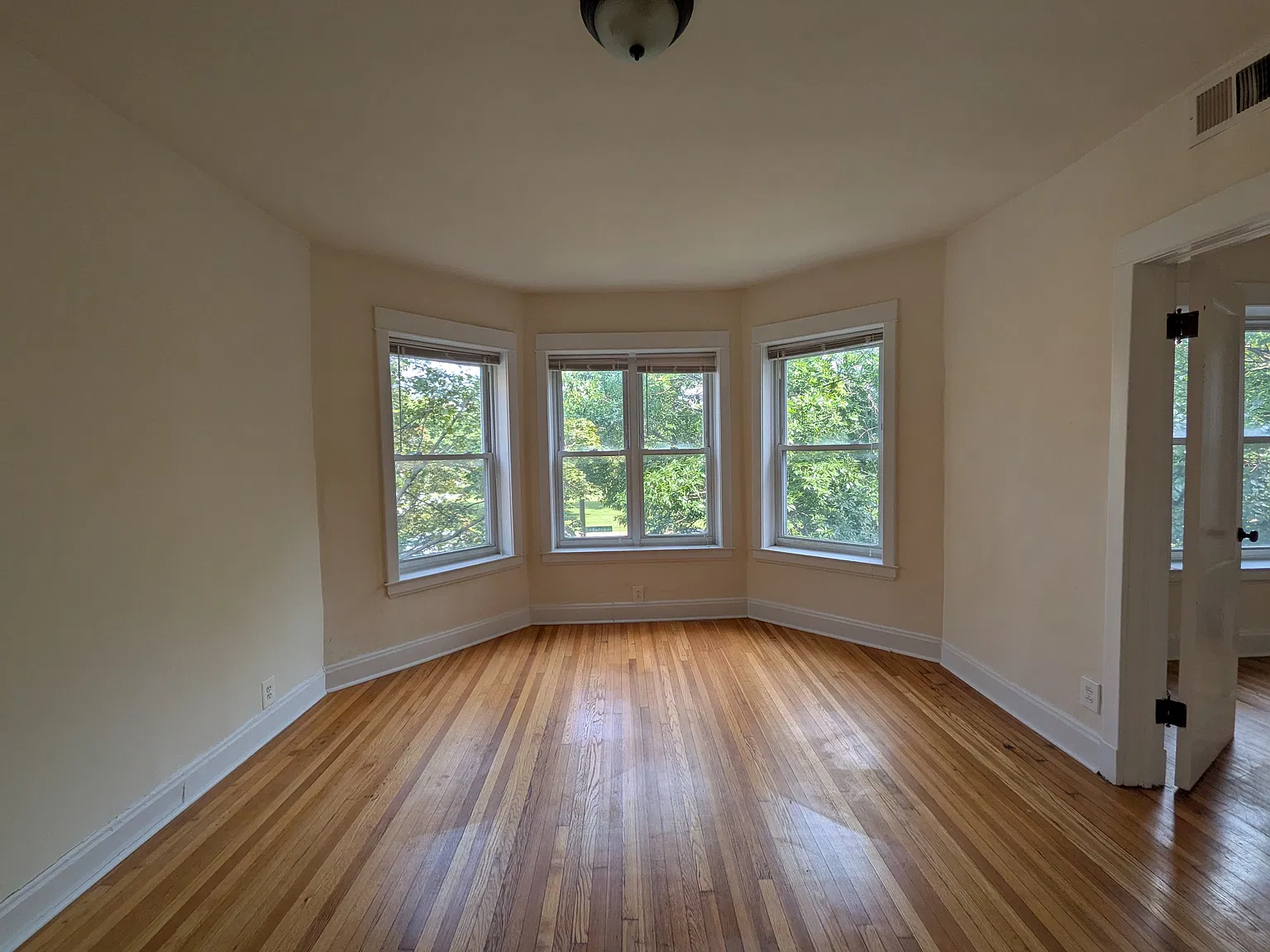 3 bed, 1100 sqft, $2,495 — Photo 1