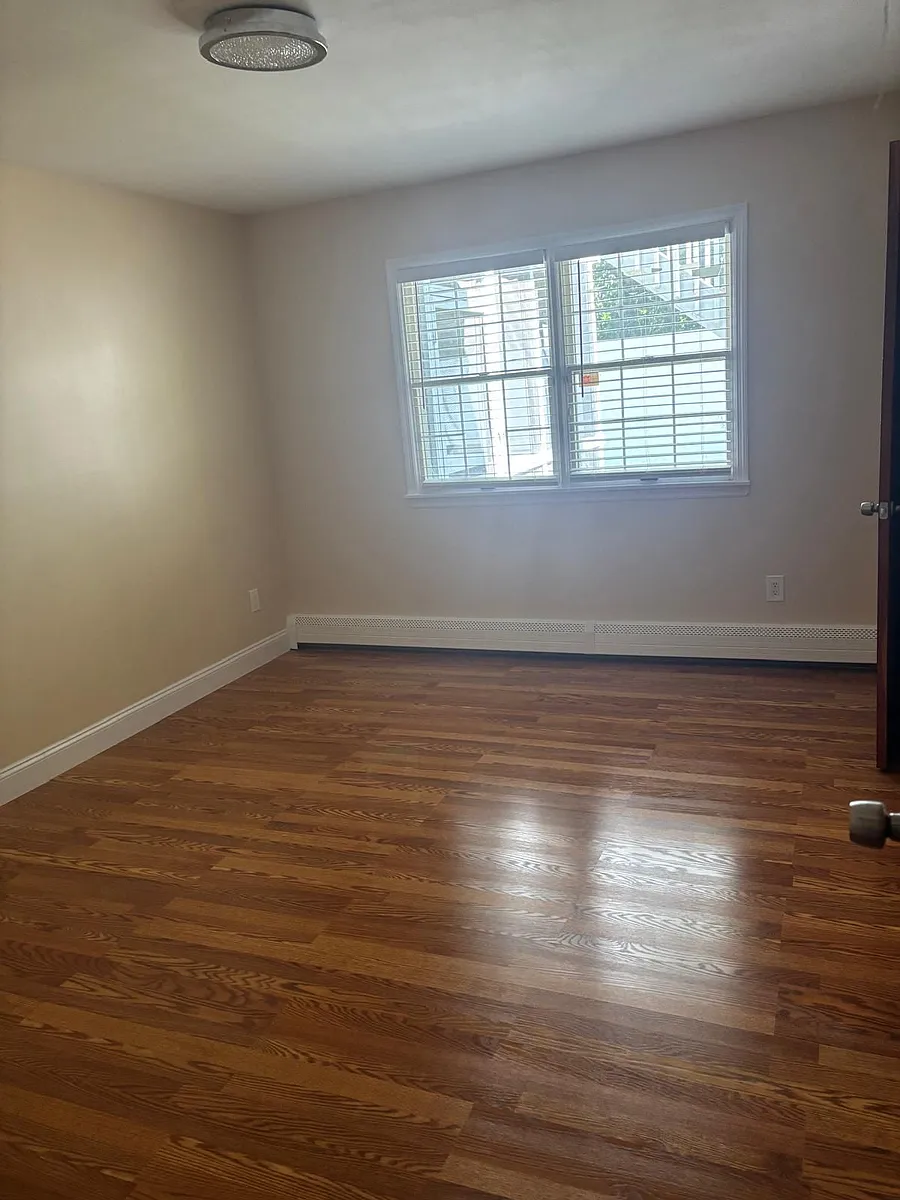 bedroom - 46 Homewood Ave #1