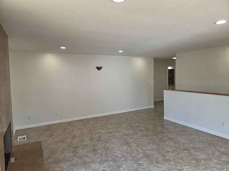 1037 Alta Vista Dr — Photo 33