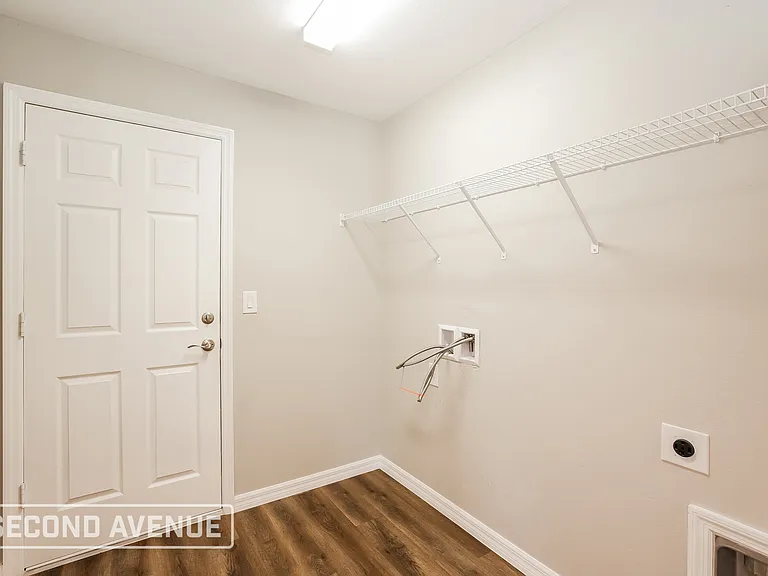 230 E Malden Ave S — Photo 14