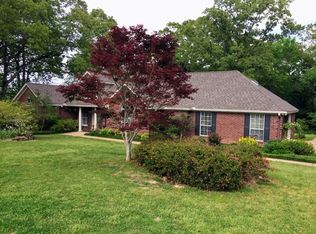 607 Royal Oaks Dr, Oxford, MS 38655
