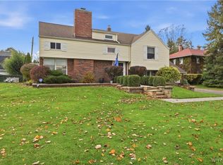 11 Cloister Ct, Amherst, NY 14226
