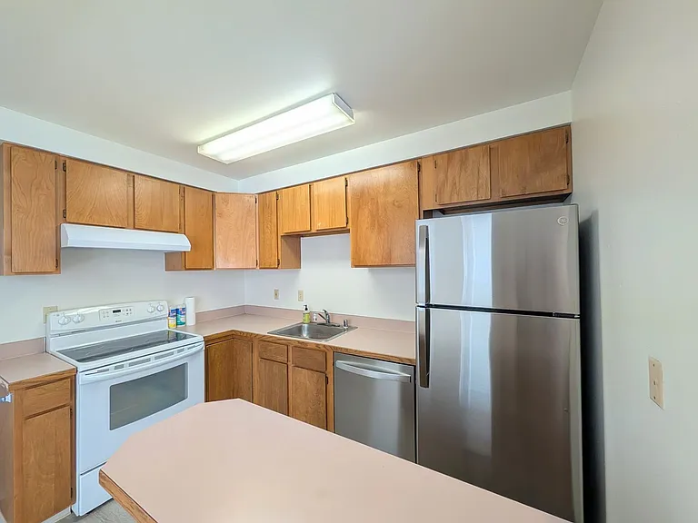 5261 Brooklyn Ave NE #202 — Photo 8