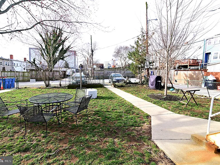 713 Hamlin St NE #1 — Photo 35