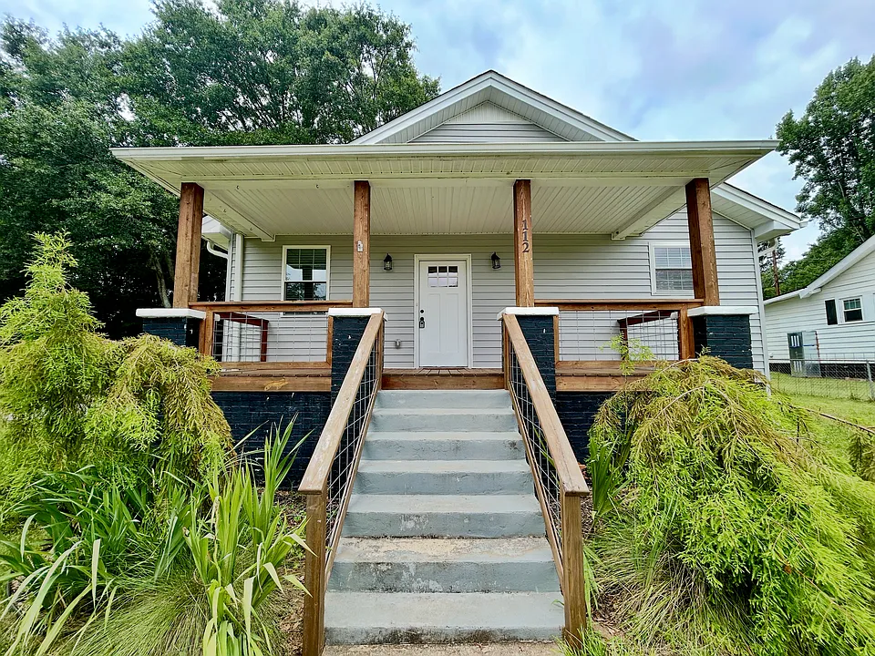 112 Hodgens Dr