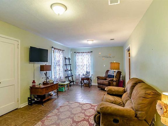3rd image of 4911 Ravenswood Ave