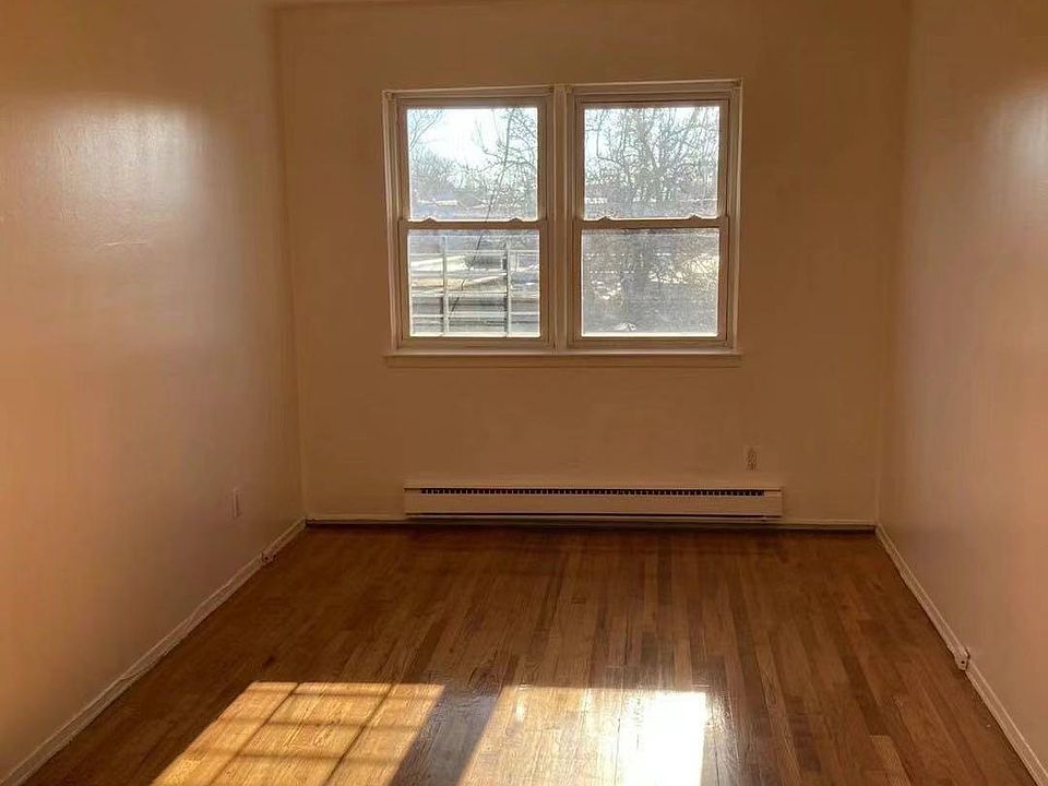 1st image of 7422 91st Ave Floor 3