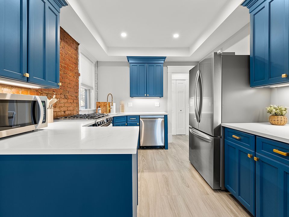 1st image of 32 Willowdale Ave #1