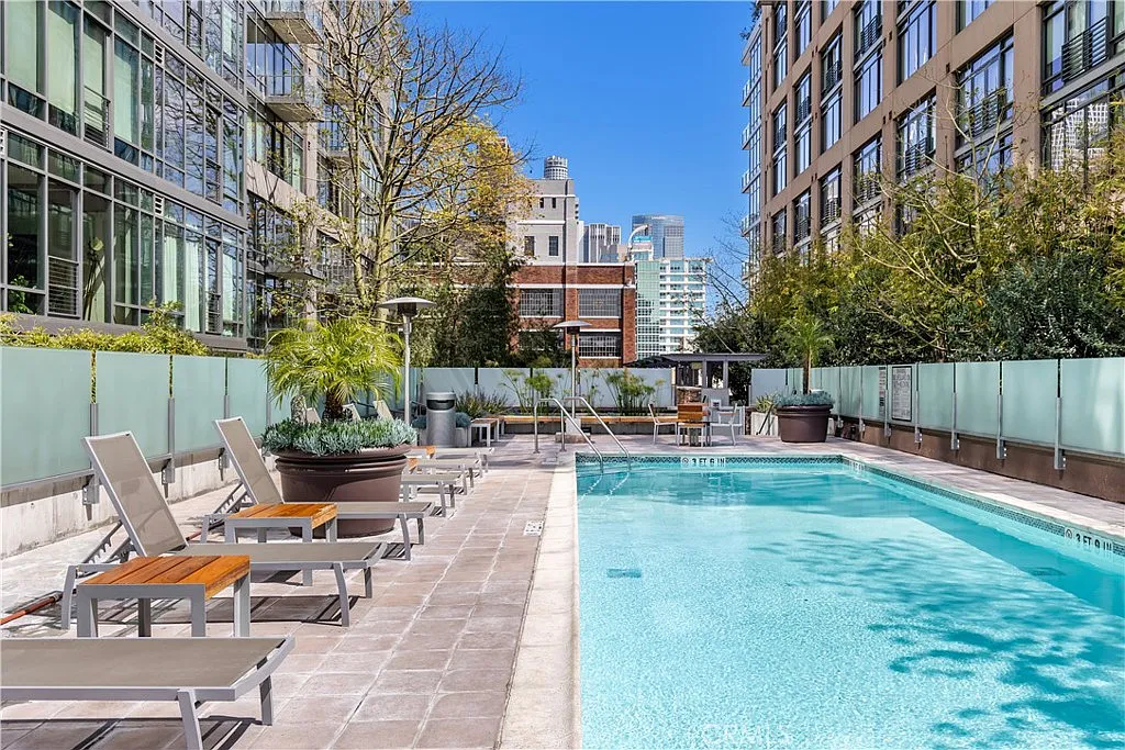 1 bed, 1030 sqft, $2,900 — Photo 2