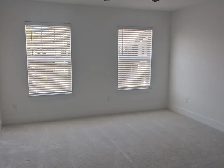 1049 Nadine Way — Photo 22