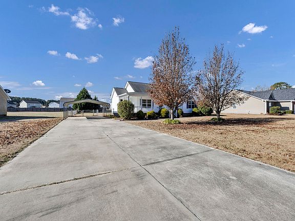 3rd image of 25 Raindance Ln