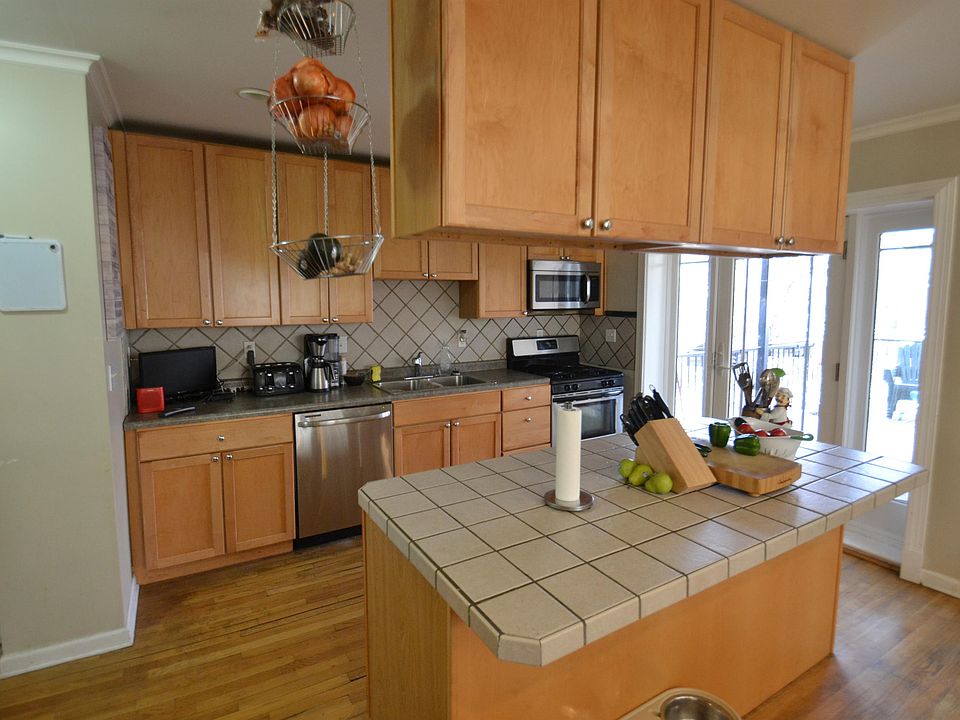 1st image of 6437 N Bosworth Ave #31118