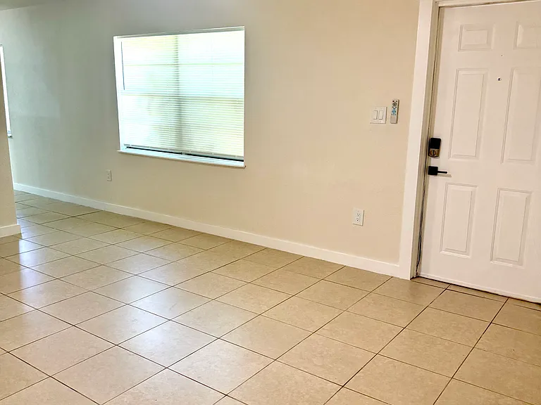 551 Mary St #1 — Photo 8