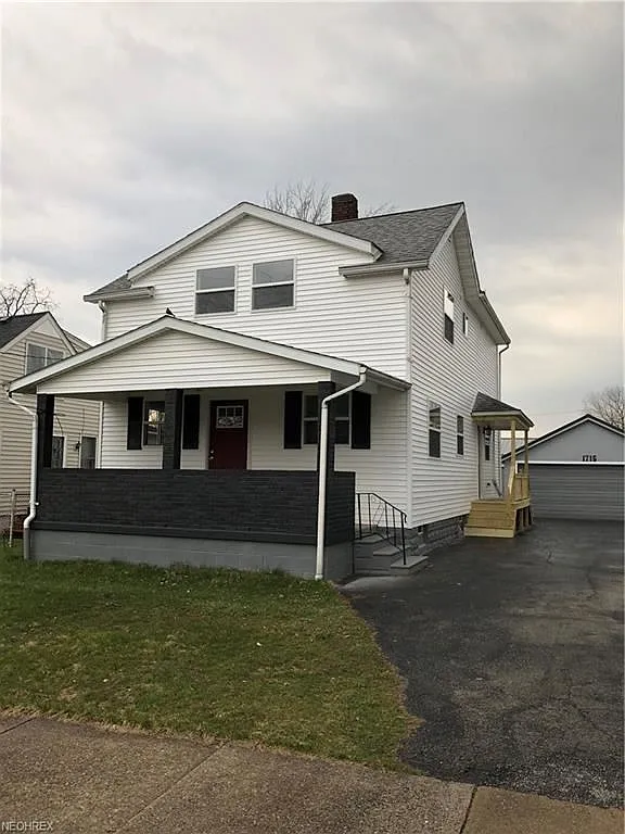 1715 Sheridan Ave NE photo 1