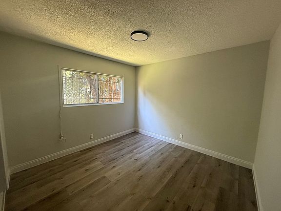 5th image of 1431 W 104th St APT 4