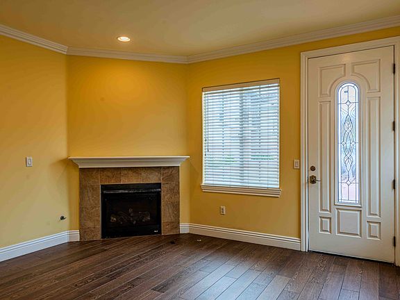 3rd image of 2460 Newport Blvd Unit G