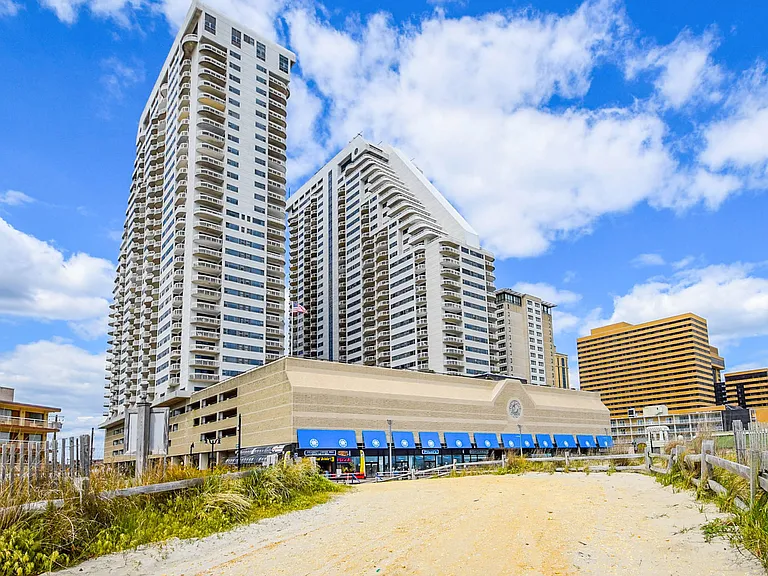 3101 Boardwalk #2502B — Photo 1