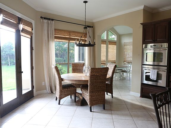 Sunroom adjacent brkfst area