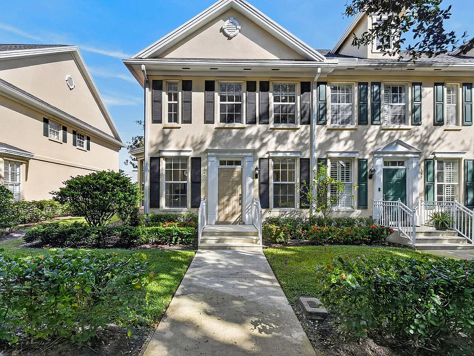 340 Jacaranda Dr