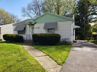 74 Greenlane Dr, Rochester, NY 14609