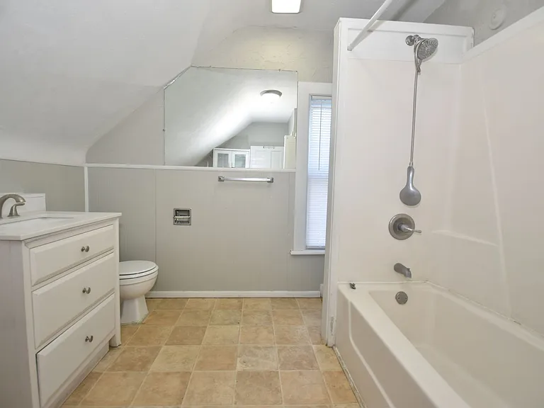 116 N Notre Dame Ave — Photo 17