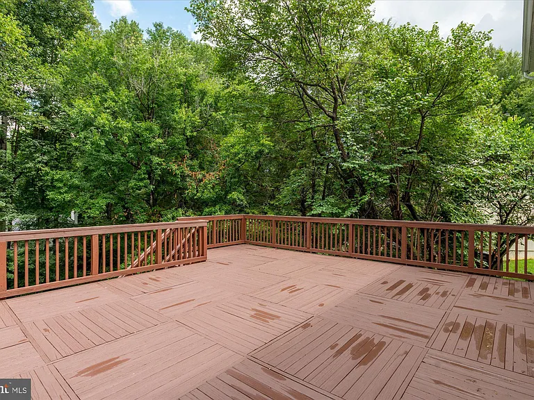9708 Locust Hill Dr — Photo 53