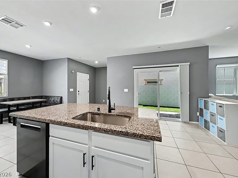 10634 Sariah Skye Ave — Photo 8