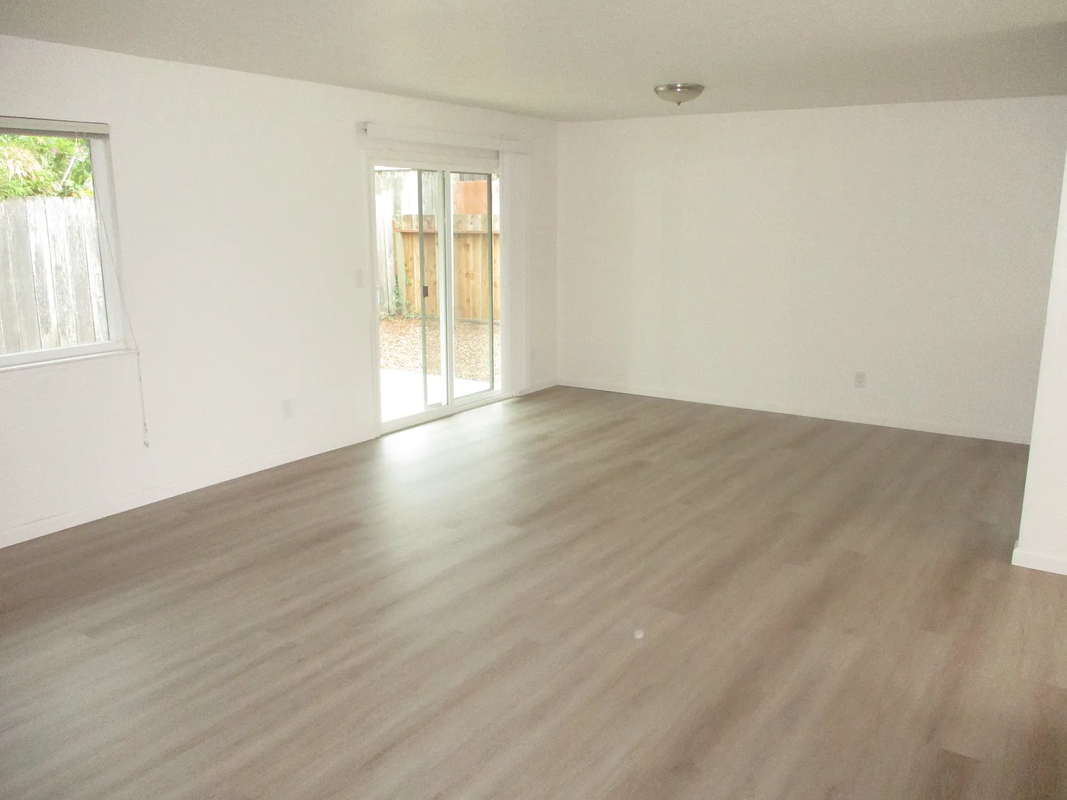3 bed, 1.5 bath, 1500 sqft, $3,850 — Photo 2