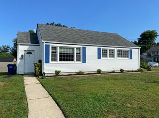 7000 S Kenfig Dr, Falls Church, VA 22042