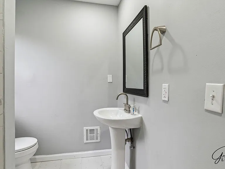 17520 Russell St — Photo 11