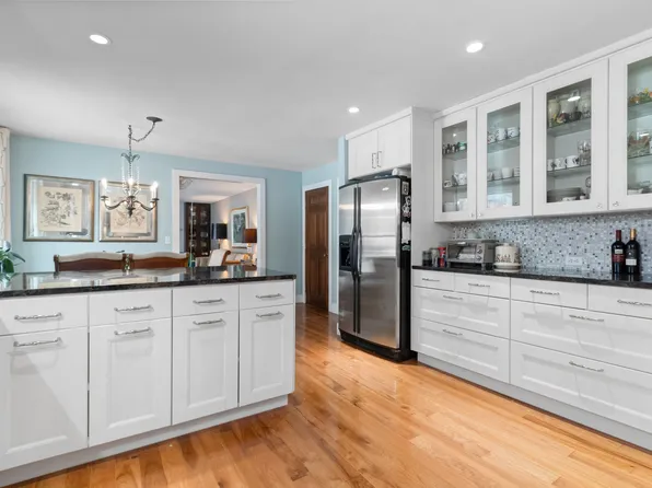 1 Albatross Drive, Ledyard, CT 06339