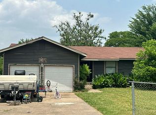 761 E 3rd St, Lancaster, TX 75146