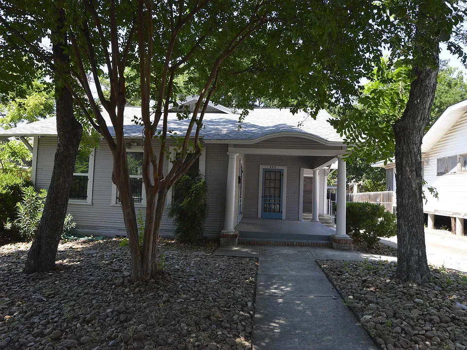 423 W Huisache Ave