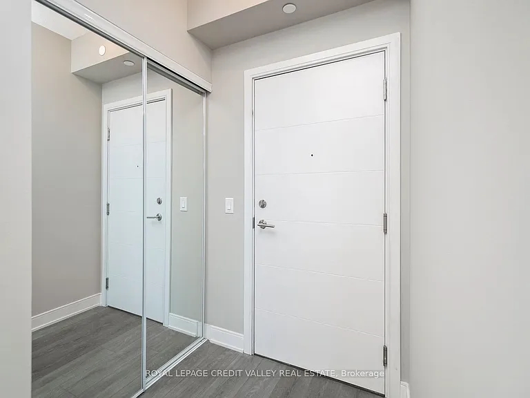 525 Adelaide St W #1732 — Photo 5