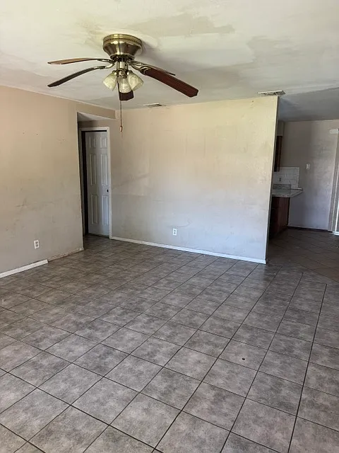 3 bed, 1196 sqft, $1,800 — Photo 2
