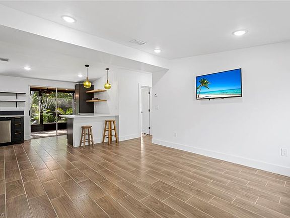 5th image of 1363 Barbizon LN