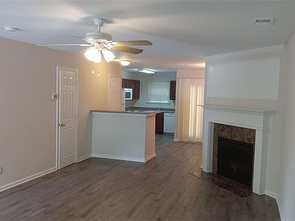 5th image of 755 Crestwell Cir SW