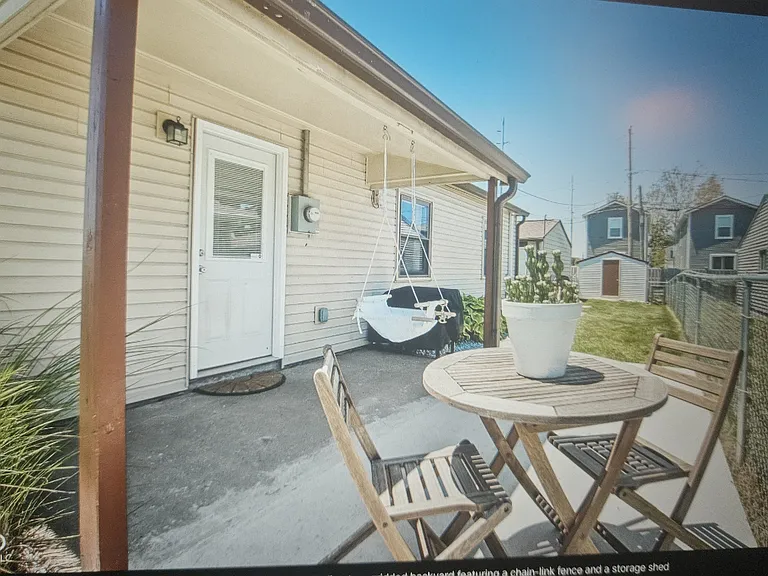 1004 W Noble St — Photo 17