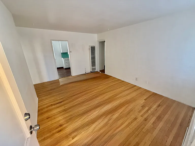 221 W 14th St #223 — Photo 4
