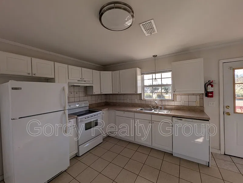 1 bed, 1.0 bath, $800 — Photo 4