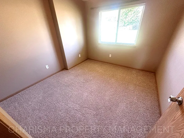 DBK Brandon Townhomes — Photo 58