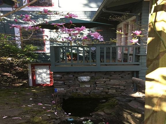 3rd image of 5823 17th Ave NE