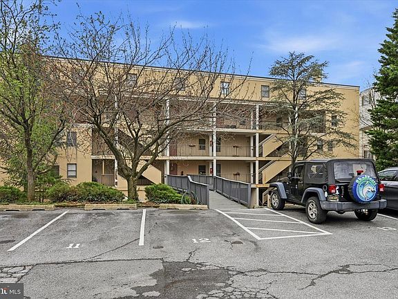 2nd image of 1960 Superfine Ln APT 90
