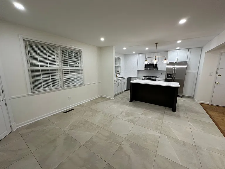 Melrose Apartments — Photo 34